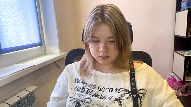 Snapshot of TomikoPfau chatting on April 10, 2026, 7:46 am TomikoPfau online show from April 10, 2026, 7:46 am