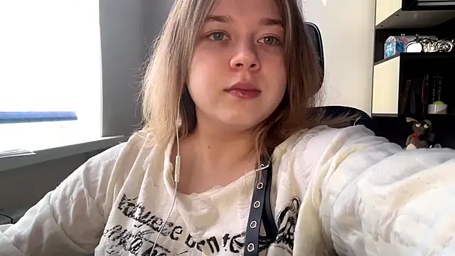 Snapshot of TomikoPfau chatting on April 16, 2026, 2:07 pm TomikoPfau online show from April 16, 2026, 2:07 pm