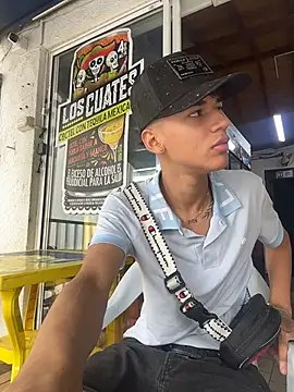 Snapshot of Dereck_twink chatting on February 19, 2026, 7:10 pm Dereck twink online show from February 19, 2026, 7:10 pm