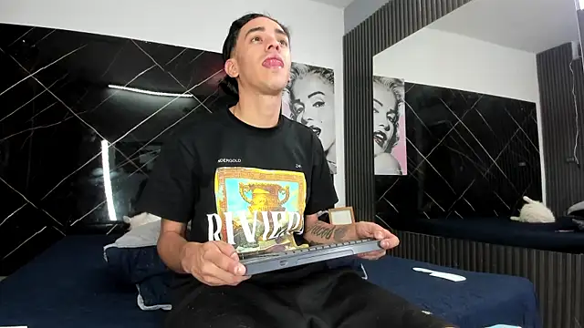 Mick-lollipop online show from July 24, 2026, 7:45 pm