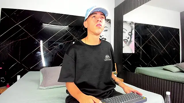 Mick-lollipop online show from July 27, 2026, 7:43 pm