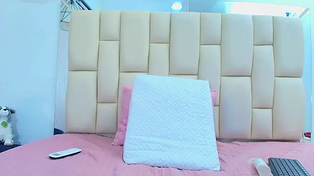 Snapshot of Lana_Sliim chatting on February 26, 2026, 12:15 pm Lana Sliim online show from February 26, 2026, 12:15 pm