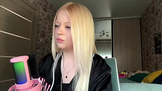 JeneeBIanks online show from March 8, 2026, 9:13 am