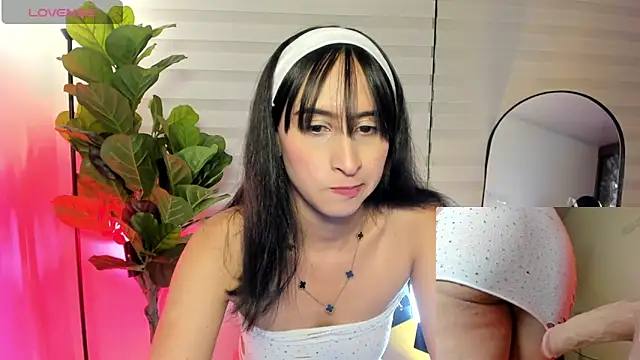 Snapshot of Antonella_Moretti_ chatting on April 18, 2026, 3:43 am Antonella Moretti online show from April 18, 2026, 3:43 am