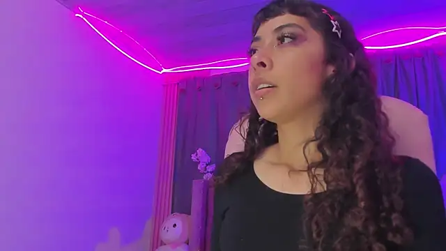 Kiara lovely online show from April 15, 2026, 3:46 am