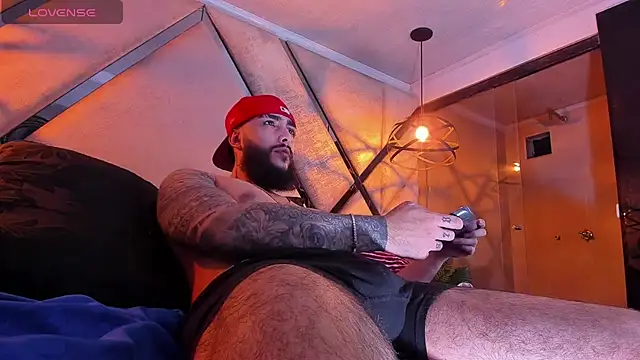 SantiagoHincapiie online show from March 3, 2026, 3:45 am