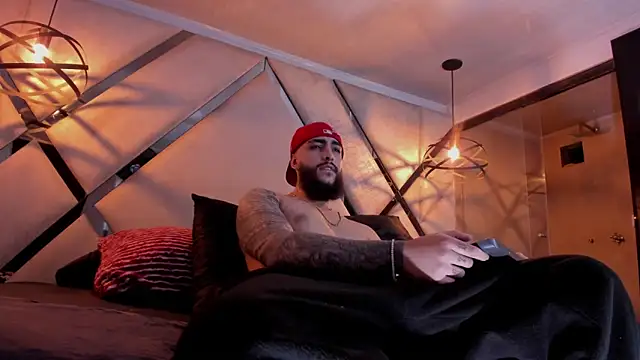 SantiagoHincapiie online show from March 5, 2026, 4:19 am