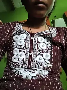 Snapshot of Cute_aroshi chatting on June 18, 2026, 8:25 am Cute aroshi online show from June 18, 2026, 8:25 am