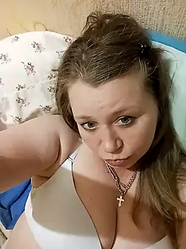 KiraStanton online show from April 7, 2026, 1:39 am