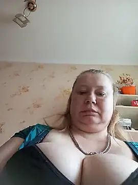KiraStanton online show from June 7, 2026, 5:33 am