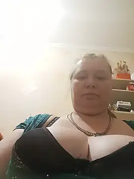 KiraStanton online show from June 17, 2026, 6:53 pm