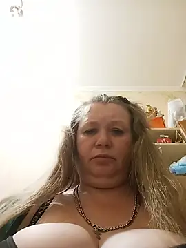 KiraStanton online show from June 26, 2026, 1:21 am