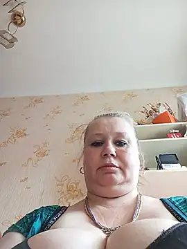 KiraStanton online show from July 6, 2026, 1:52 pm
