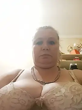 KiraStanton online show from July 21, 2026, 6:32 pm