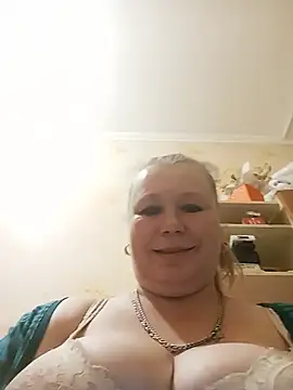KiraStanton online show from July 24, 2026, 6:50 pm