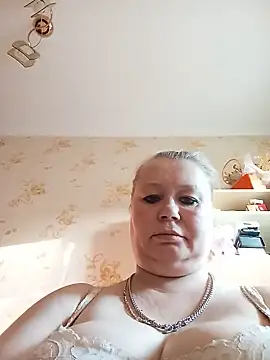 KiraStanton online show from July 26, 2026, 4:14 pm