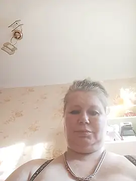 KiraStanton online show from July 28, 2026, 4:05 pm
