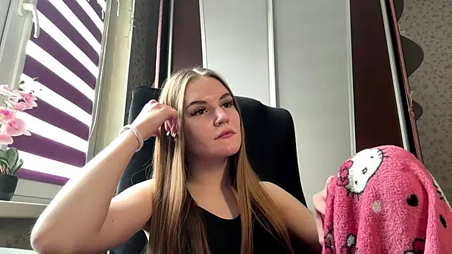 Snapshot of TinyTifa chatting on February 23, 2026, 10:23 am TinyTifa online show from February 23, 2026, 10:23 am