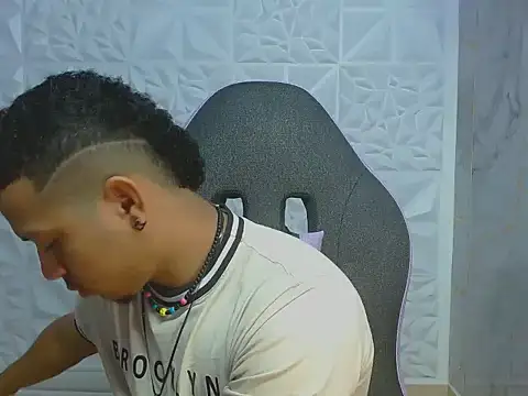 Snapshot of dylans_brown chatting on February 25, 2026, 1:21 pm dylans brown online show from February 25, 2026, 1:21 pm