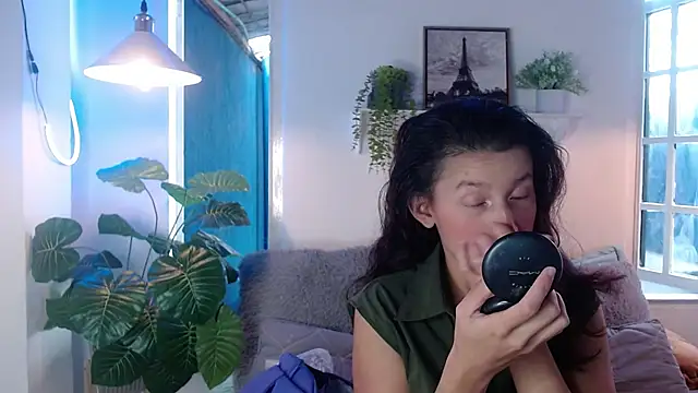 milk chloe  online show from March 16, 2026, 1:26 pm