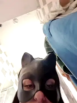 halii21 online show from April 17, 2026, 9:51 pm