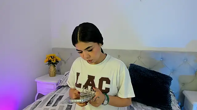 Snapshot of Ambarina_ chatting on June 2, 2026, 11:45 am Ambarina online show from June 2, 2026, 11:45 am