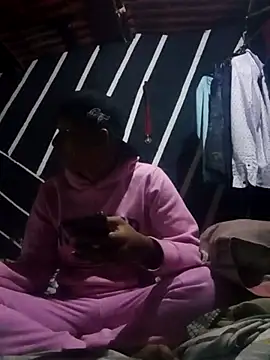 Snapshot of zeus23cm1 chatting on February 24, 2026, 12:36 pm zeus23cm1 online show from February 24, 2026, 12:36 pm