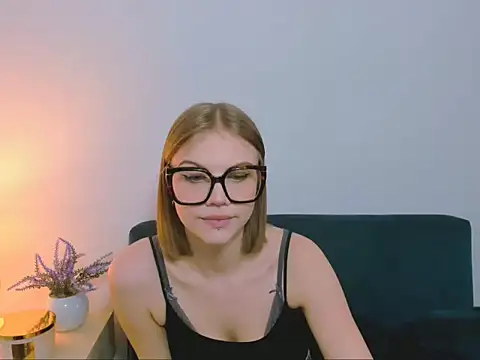 StormiSmooth online show from April 6, 2026, 1:12 pm