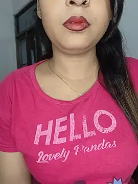 Snapshot of Shanaya-Hotty chatting on July 8, 2026, 8:35 pm Shanaya-Hotty online show from July 8, 2026, 8:35 pm