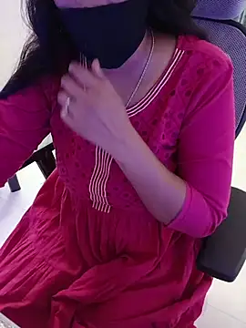 Queenlipx online show from March 8, 2026, 2:54 pm