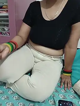 Queenlipx online show from March 19, 2026, 2:32 pm