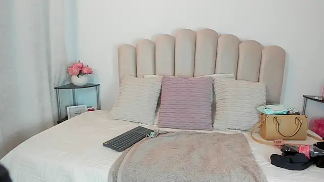 celeste z online show from March 4, 2026, 12:33 pm