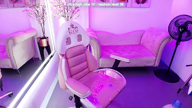 Snapshot of Chloe_meoww chatting on May 15, 2026, 12:12 pm Chloe meoww online show from May 15, 2026, 12:12 pm