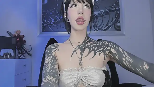 Snapshot of elledanielle chatting on May 15, 2026, 5:25 am elledanielle online show from May 15, 2026, 5:25 am