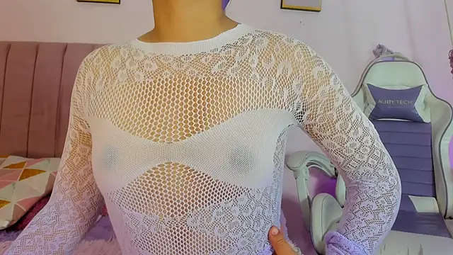 Zoow bluussh online show from April 13, 2026, 12:32 pm