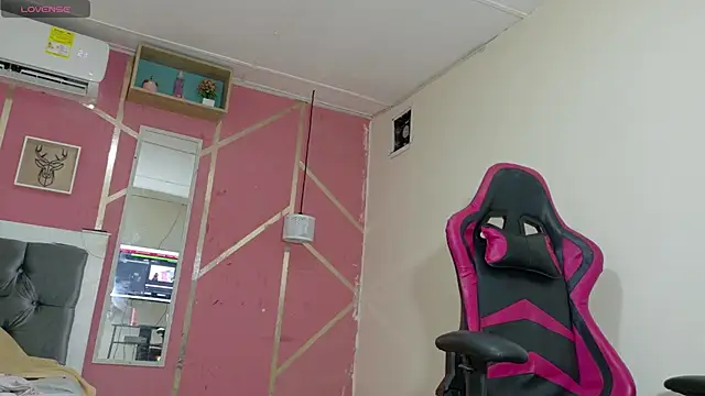 Snapshot of cristal-49 chatting on March 1, 2026, 8:55 pm cristal-49 online show from March 1, 2026, 8:55 pm