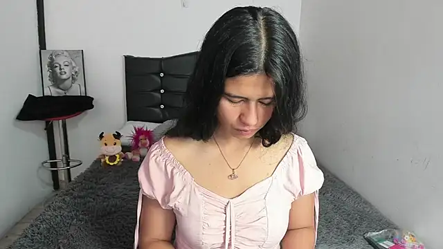 LatinaQueen23 online show from April 11, 2026, 2:10 pm