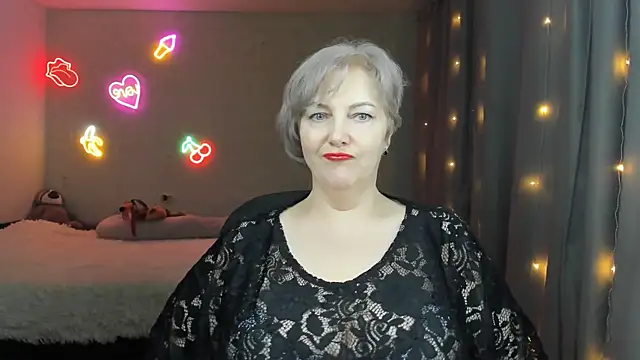 Mary-Leee online show from April 18, 2026, 3:32 am