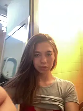 Milagrossuwu online show from March 12, 2026, 9:32 pm