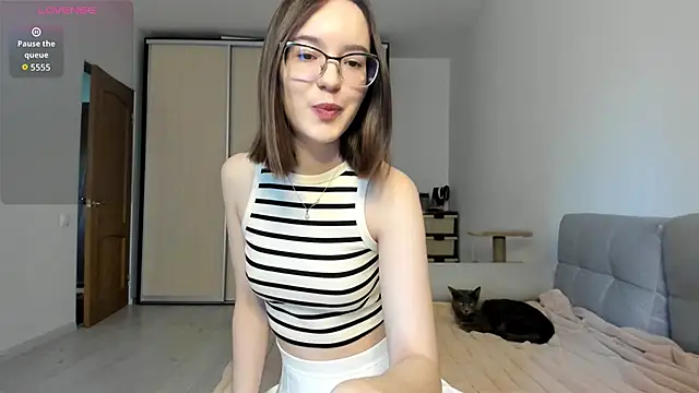 Snapshot of Elli_Lane chatting on May 16, 2026, 5:26 am Elli Lane online show from May 16, 2026, 5:26 am