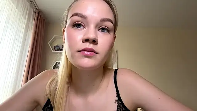 Snapshot of MiaCashe chatting on May 27, 2026, 12:13 pm MiaCashe online show from May 27, 2026, 12:13 pm