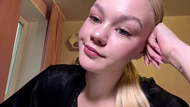 Snapshot of MiaCashe chatting on July 1, 2026, 3:12 pm MiaCashe online show from July 1, 2026, 3:12 pm