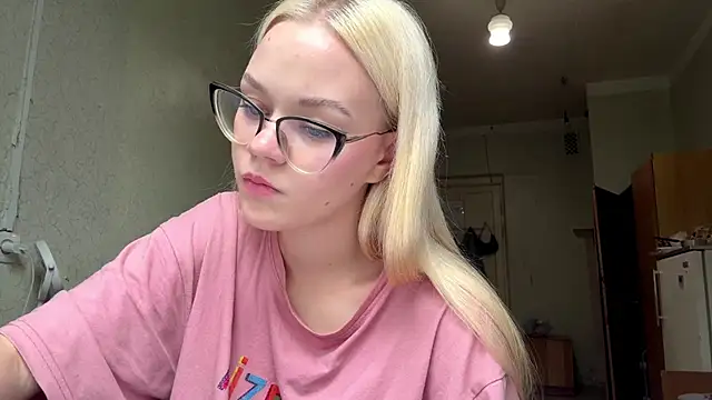 Snapshot of MiaCashe chatting on July 17, 2026, 11:06 am MiaCashe online show from July 17, 2026, 11:06 am