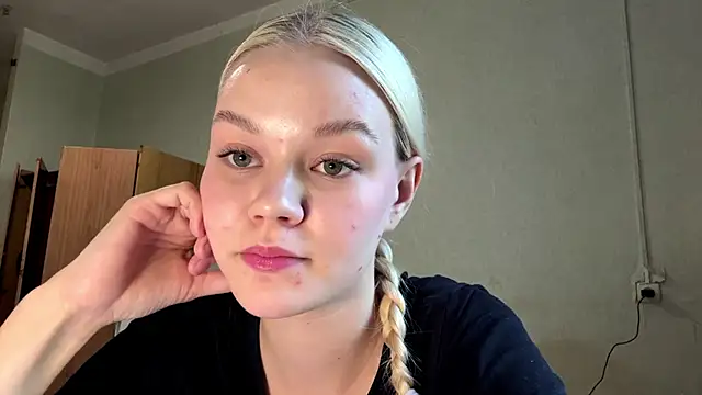 Snapshot of MiaCashe chatting on July 20, 2026, 1:13 pm MiaCashe online show from July 20, 2026, 1:13 pm