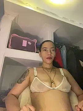 Maluxx333 online show from July 18, 2026, 1:32 am
