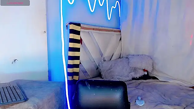 xyaraluv  online show from April 10, 2026, 7:51 pm