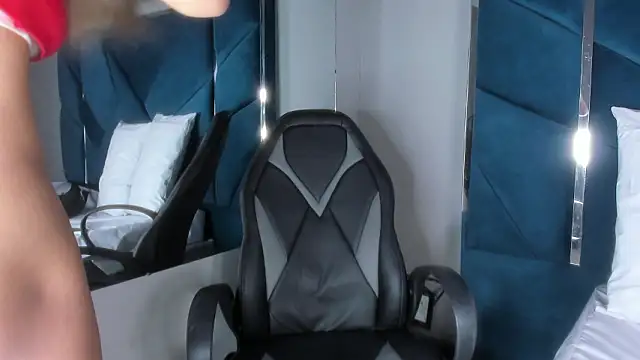 Snapshot of Keitty_Rose chatting on February 25, 2026, 6:39 pm Keitty Rose online show from February 25, 2026, 6:39 pm