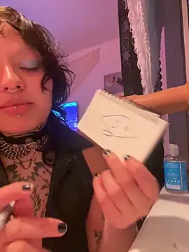 Snapshot of seducedandused chatting on February 24, 2026, 2:20 am seducedandused online show from February 24, 2026, 2:20 am