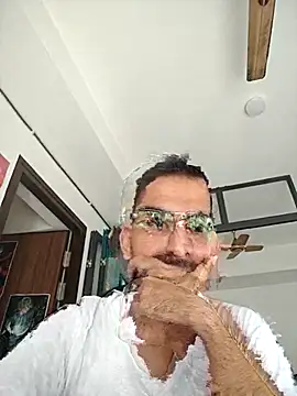 Snapshot of RonitVora chatting on July 22, 2026, 9:12 am RonitVora online show from July 22, 2026, 9:12 am