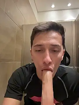 Thiago Jones1 online show from April 16, 2026, 9:39 pm